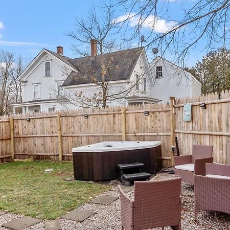 New!! Lovely Unit W/ Private Hot Tub And Patio! Laconia Exterior photo