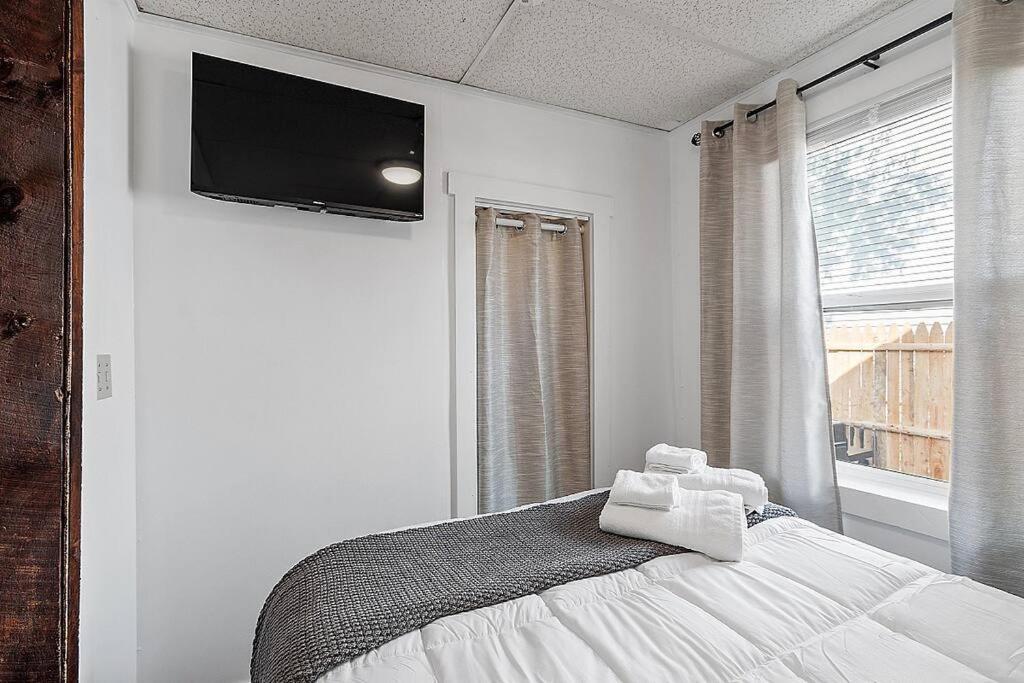 New!! Lovely Unit W/ Private Hot Tub And Patio! Laconia Exterior photo